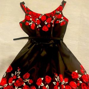 White house black market WHBM beautiful black and red roses design dress size 12